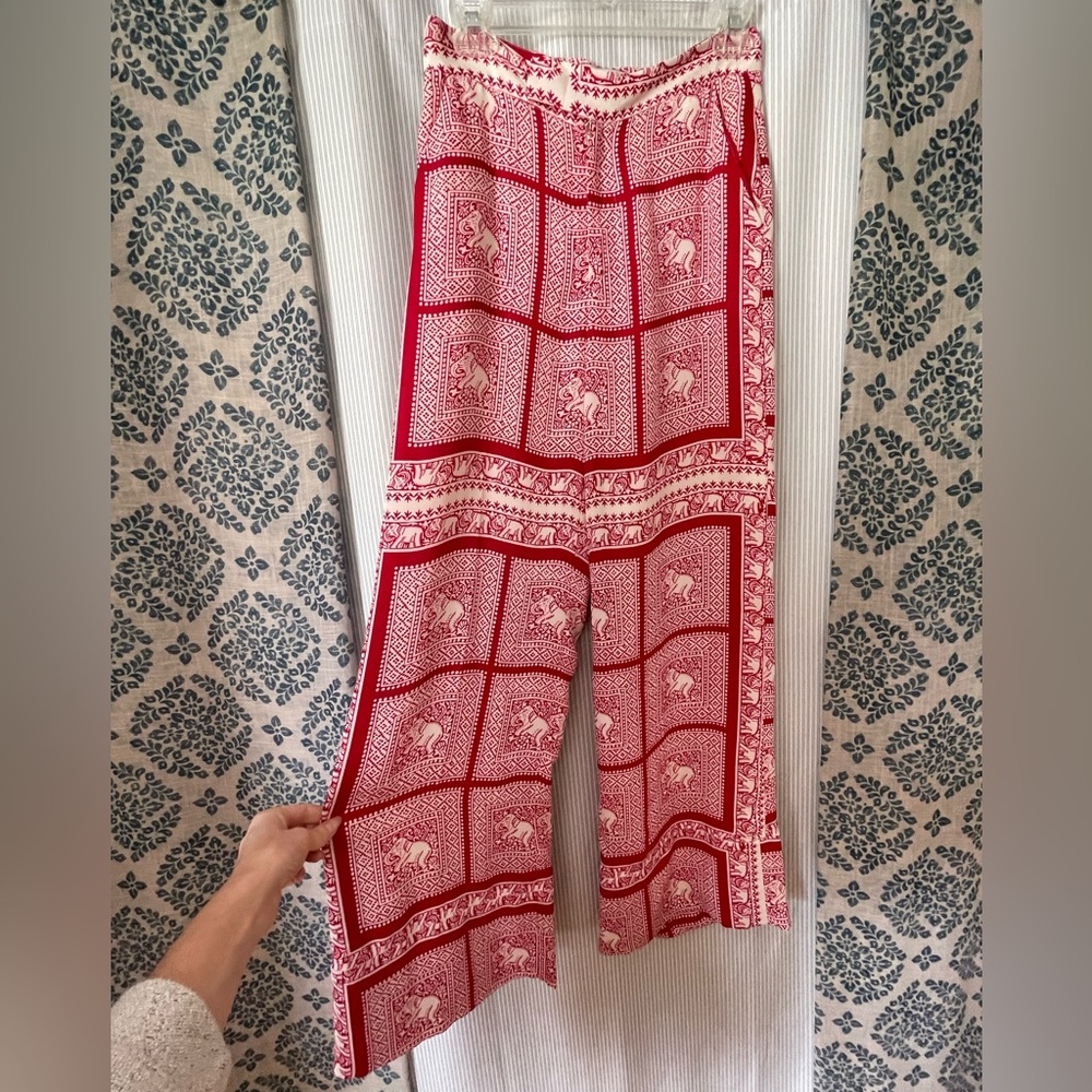 Silk high-waisted pants. Wide-leg with elephant pattern
